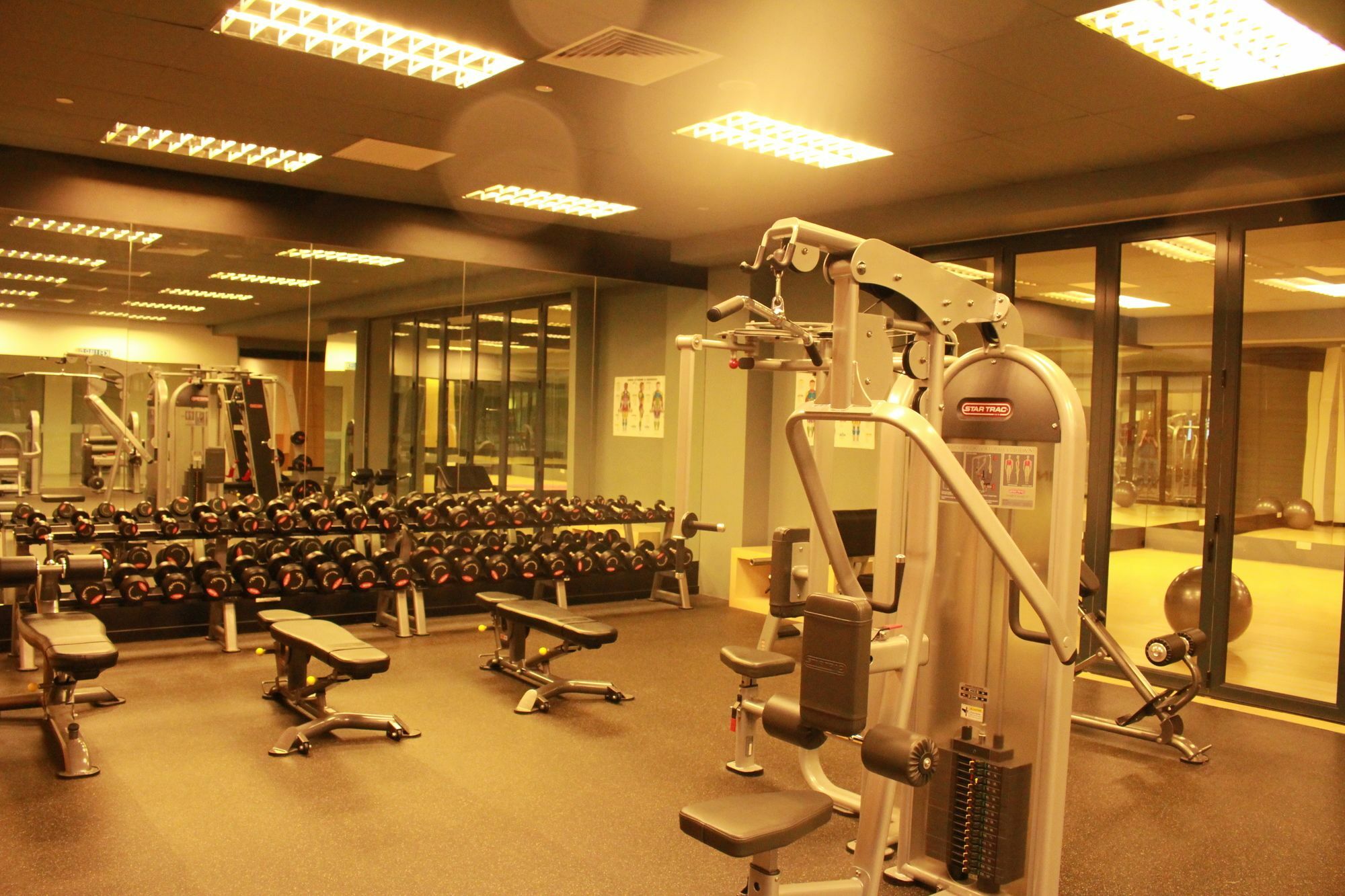 Imperial Suites Serviced Apartment Maong Bazaar ภายนอก รูปภาพ